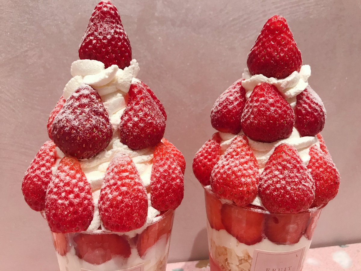 まじでこの世の全てのいちご好きに教えてあげたいんだが原宿のフルーツピクニックには全ての人間を虜にする禁断のパフェストロベリーがある