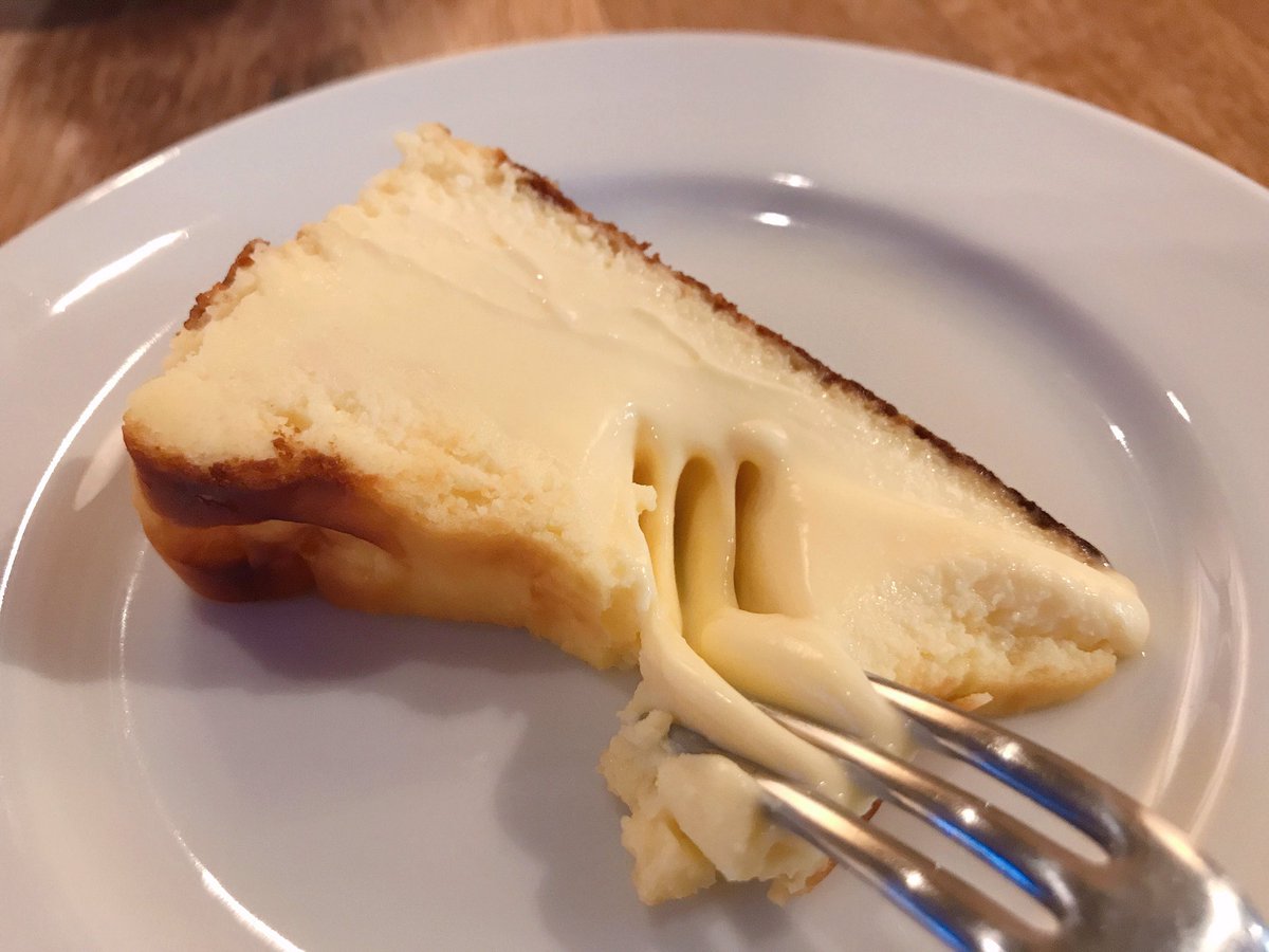  これがとろとろ食感小さめカット300円で超絶美味いからぜひ全国のチーズ好き、チーズを愛する者たち、チーズを憎む者たち、全てのチーズ関係者に伝われ 