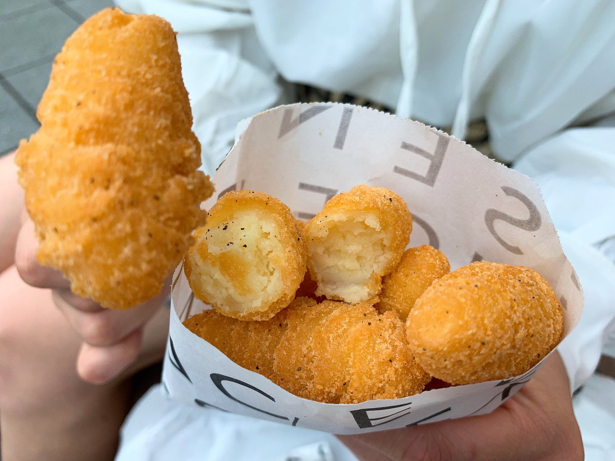 まじでこの世の全てのいも好きに教えてあげたいんだが自由が丘のフライドポテト専門店ESSENCEには全ての人間を虜にする禁断のポムピンがある