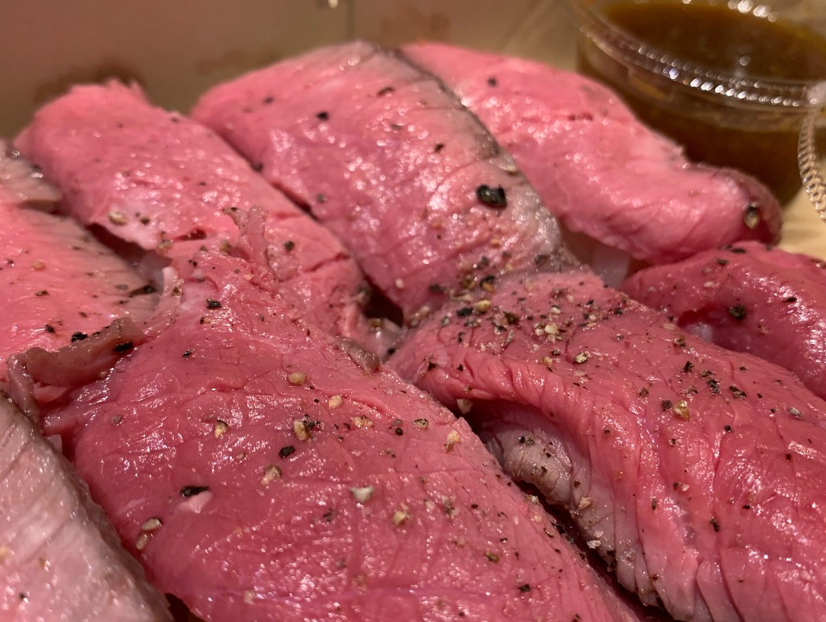 これがテイクアウト限定一箱1000円で超絶美味いからぜひ全国のお肉好き、お肉を愛する者たち、お肉を憎む者たち、全てのお肉関係者に伝われ