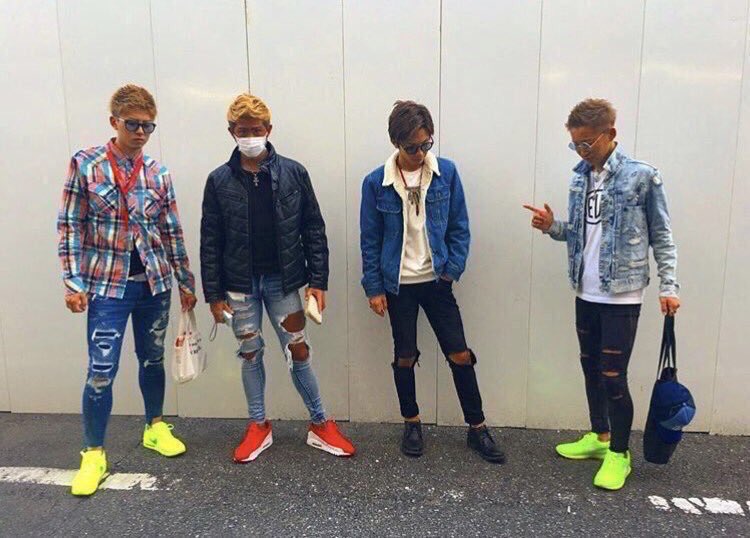 これはガチなんだけど、1枚目より2枚目みたいな人達の方が僕みたいな陰キャに優しいし面白い