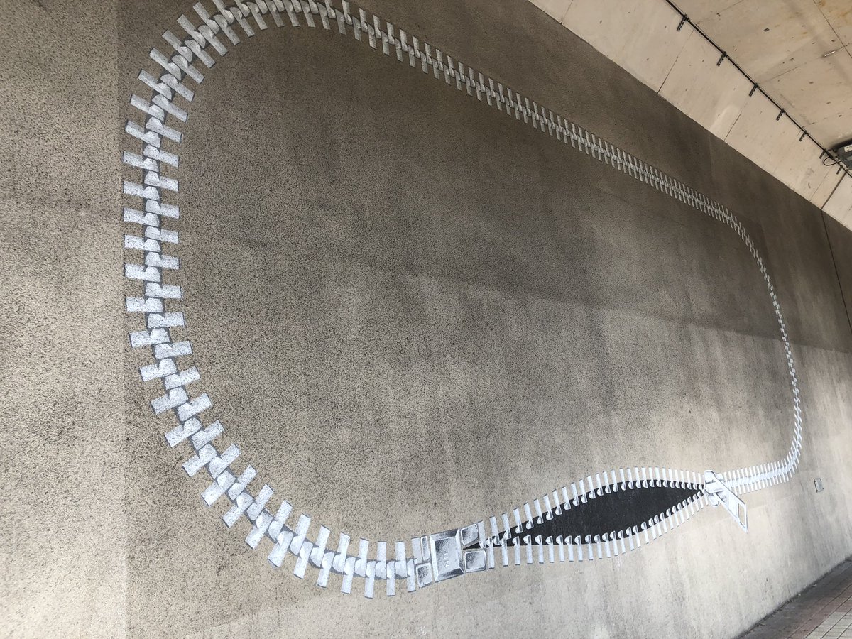 国立新美術館の壁面アート、スタンド能力受けてるようにしか見えない 