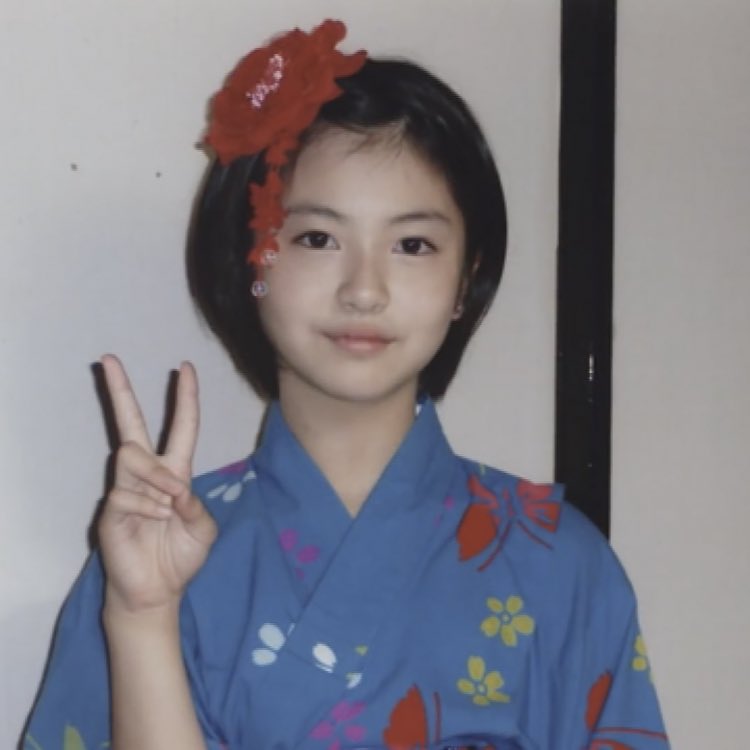 橋本環奈の幼少期の画像が話題だけど、浜辺美波の美しさも中々やばいと思う