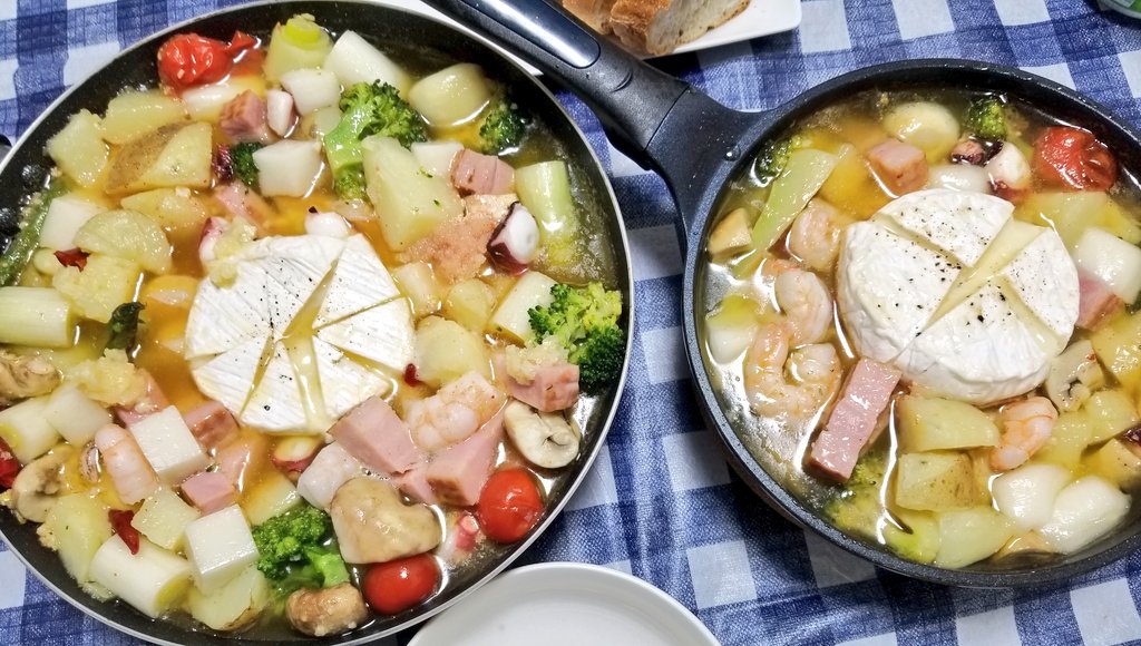 アヒージョを作るとき大体の具材が煮えてから最後にサイコロ状にした餅とカマンベールチーズを入れてみてくれって一生言う 