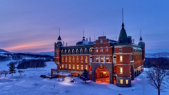北海道に泊まれる城があると知ってググったら、予想以上に城で戦慄が走ってる……しかも1泊6千円くらいで泊まれるっぽい…… 