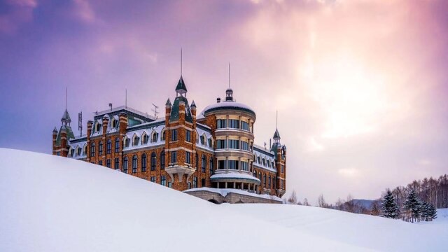北海道に泊まれる城があると知ってググったら、予想以上に城で戦慄が走ってる……しかも1泊6千円くらいで泊まれるっぽい…… 