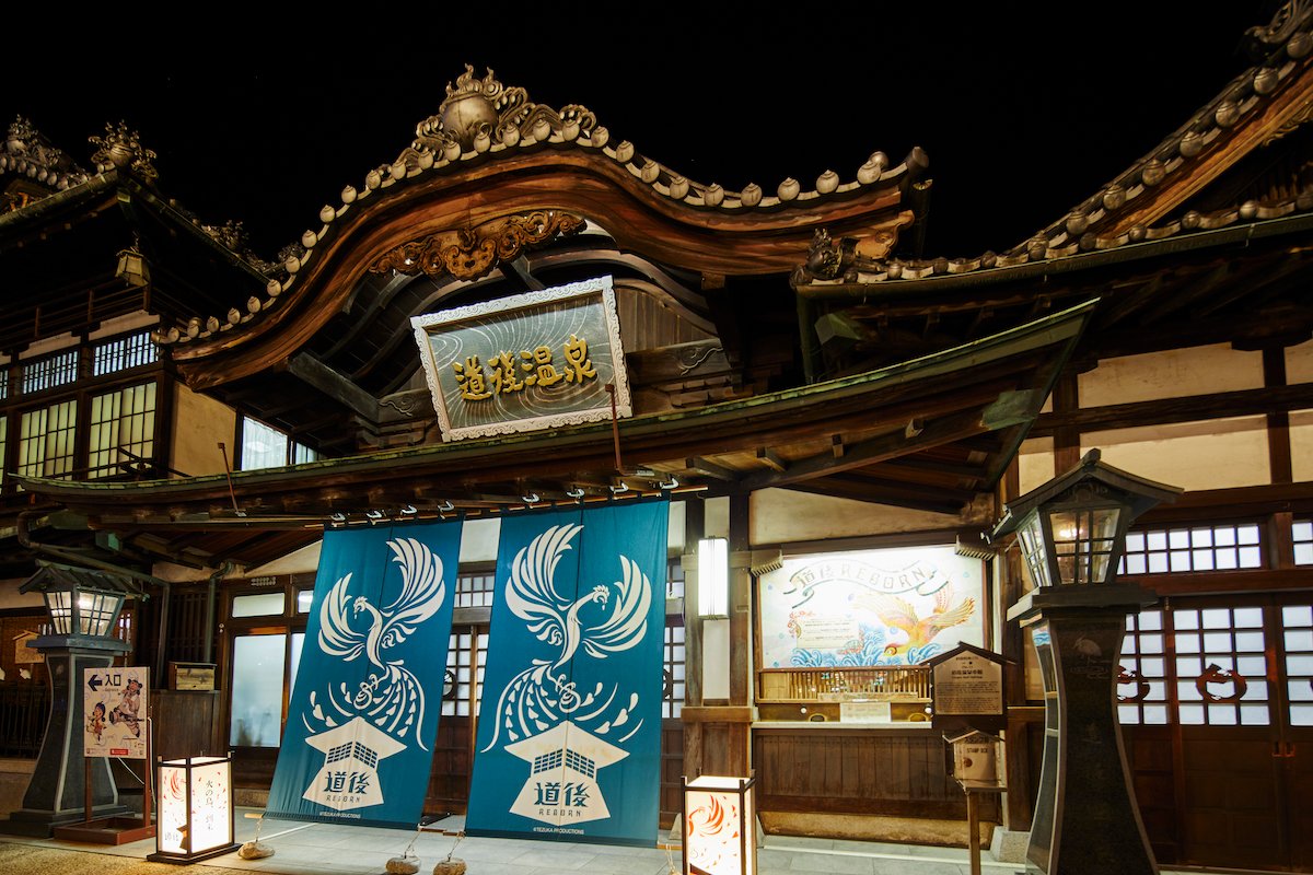  ・お預かりした車の窓をピカピカにしてる