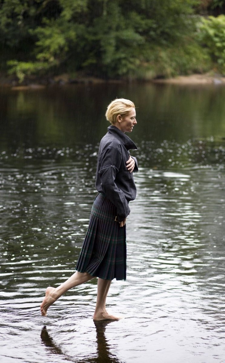 違和感どころか水上に立てることくらい当たり前だと思えてしまうティルダ様 