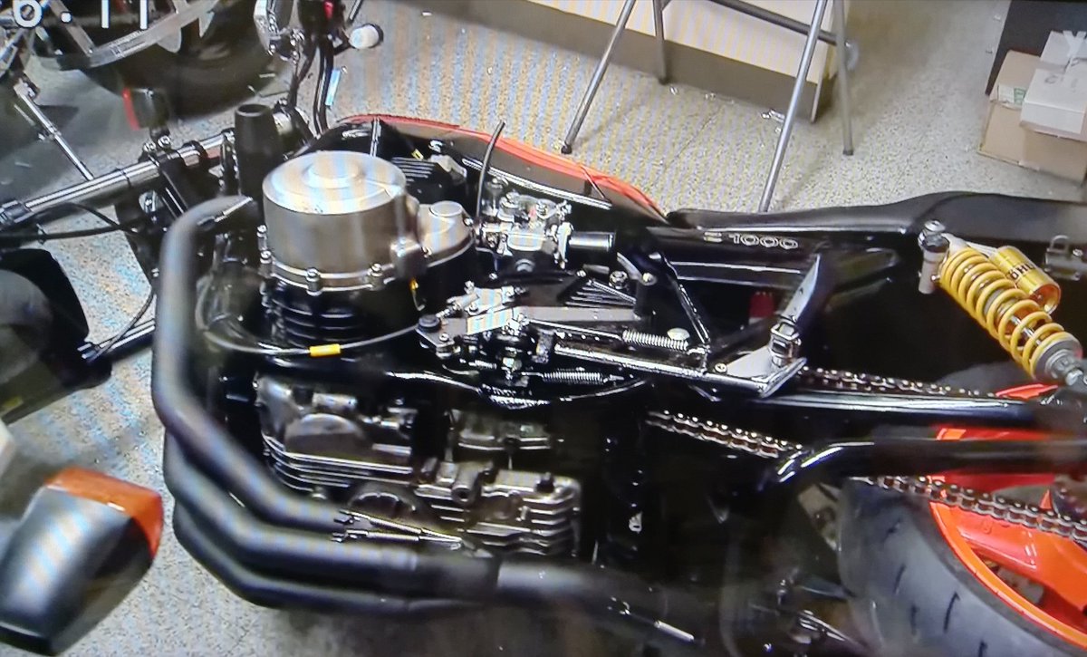 ひー バイク屋に車が突っ込んだってニュースがww  しかもレストアして売るお高いバイク屋…… 