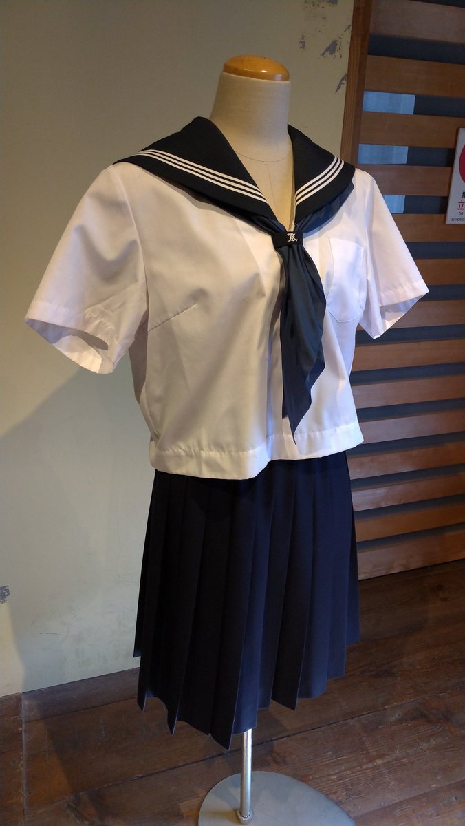 あまりにも人が少なくて心配になったけど、岡山の学生服資料館は制服着放題、着るのが恥ずかしくてもトルソーや教室セットで撮り放題、しかも入館無料だから是非とも訪れて欲しいし可愛いお土産もあるので(しかも安くてクオリティ高い)ほんと是非訪れて欲しい
