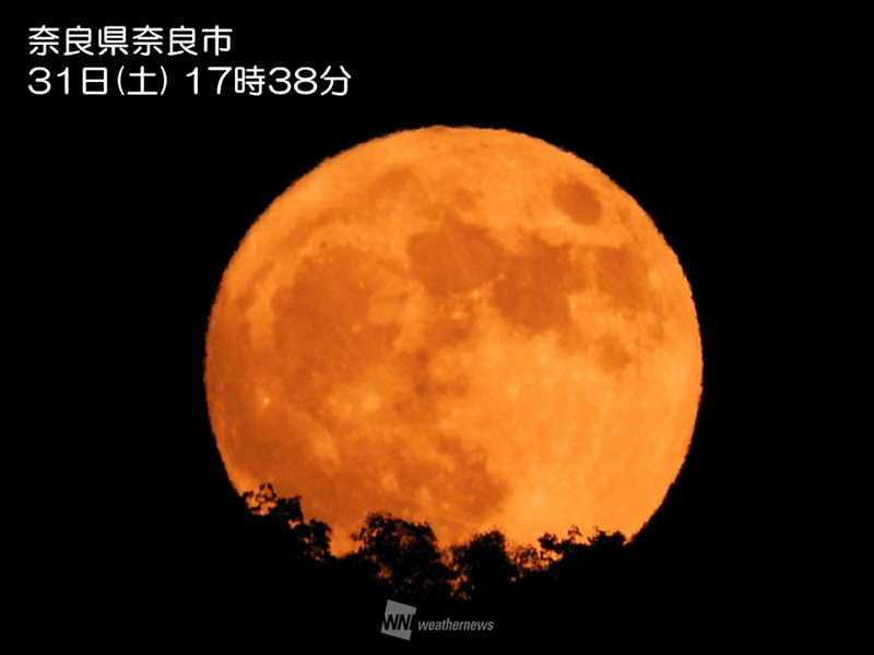全国的に穏やかな天気となり、各地で満月が昇り始めました