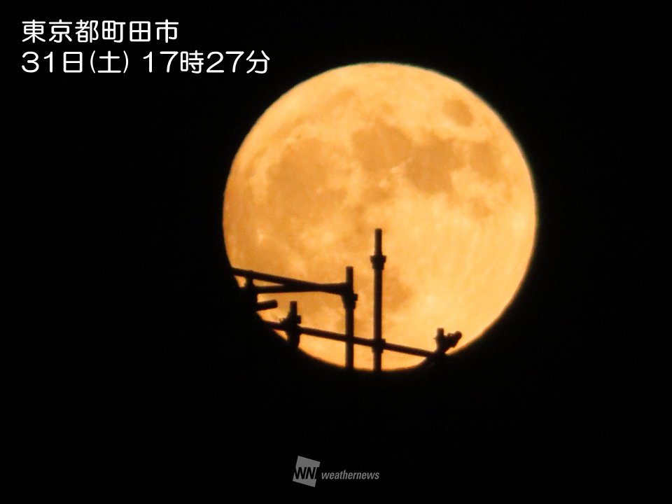 全国的に穏やかな天気となり、各地で満月が昇り始めました