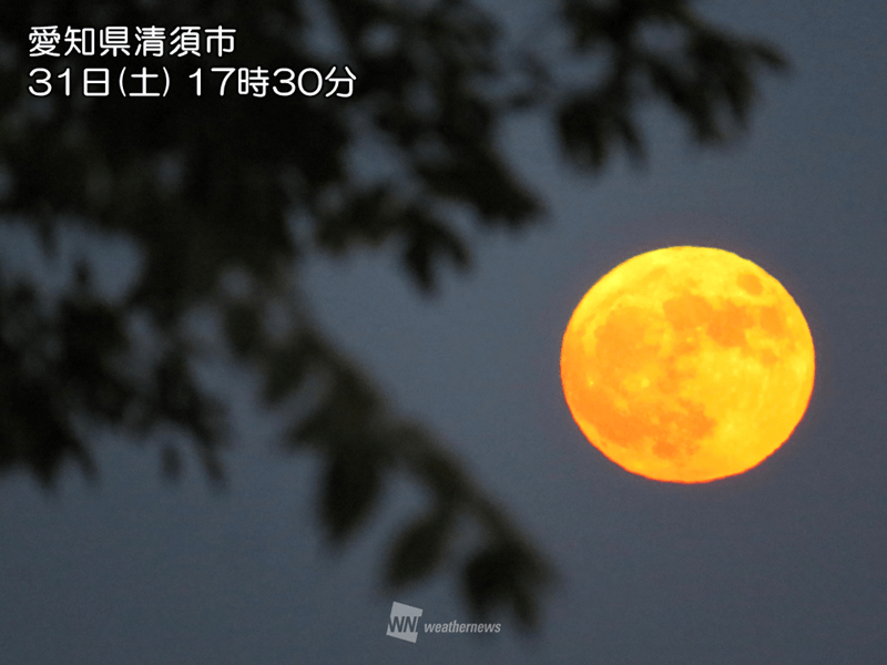 全国的に穏やかな天気となり、各地で満月が昇り始めました