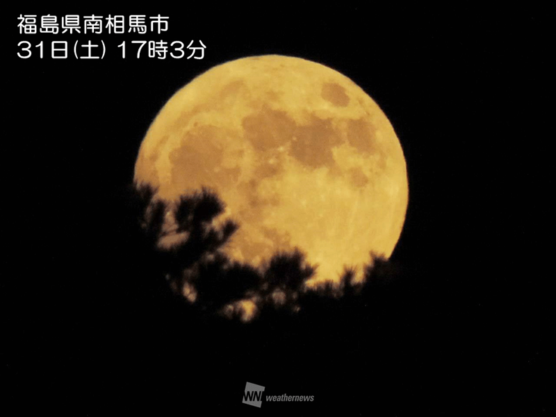 全国的に穏やかな天気となり、各地で満月が昇り始めました