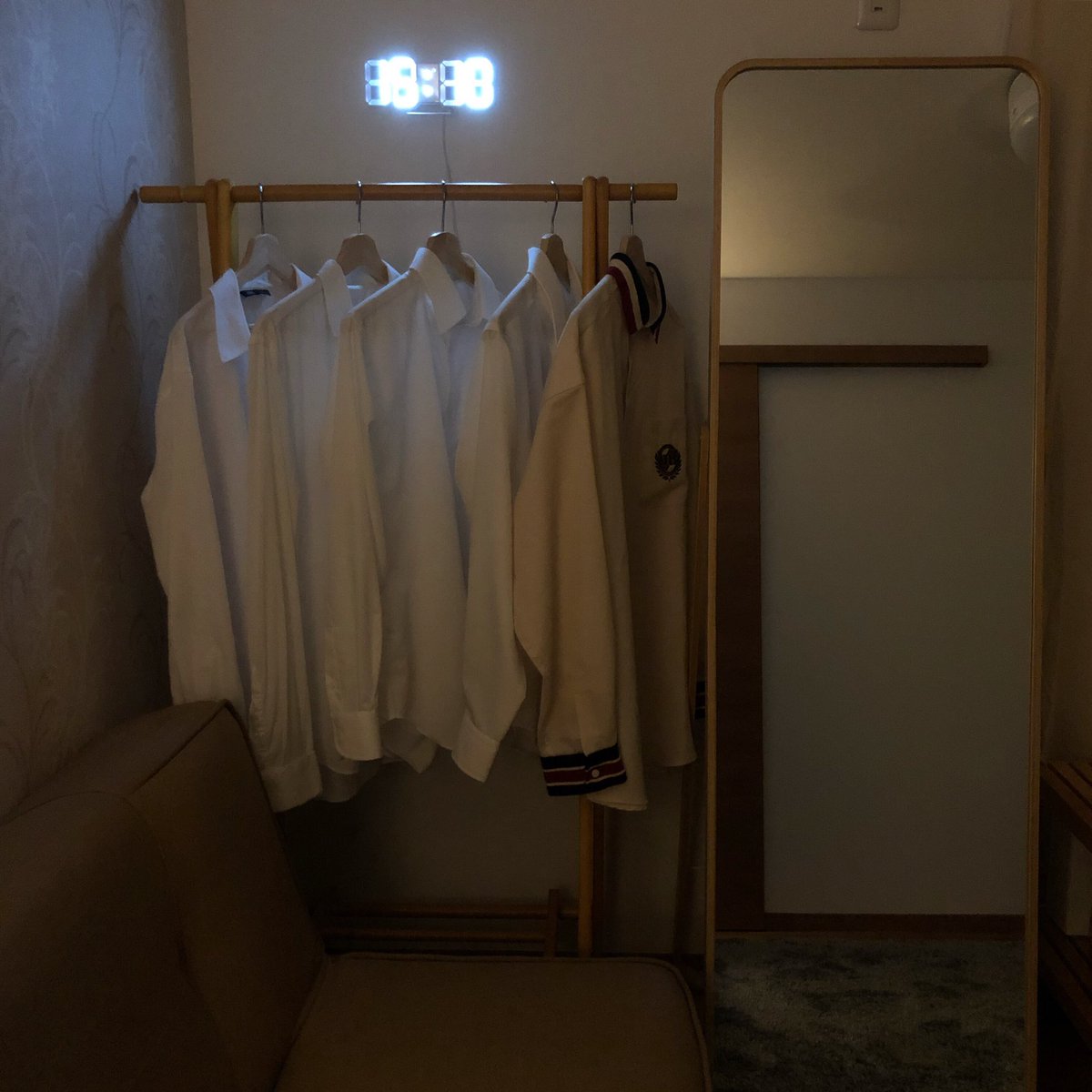 成人済み男性のお部屋ですどうぞ。