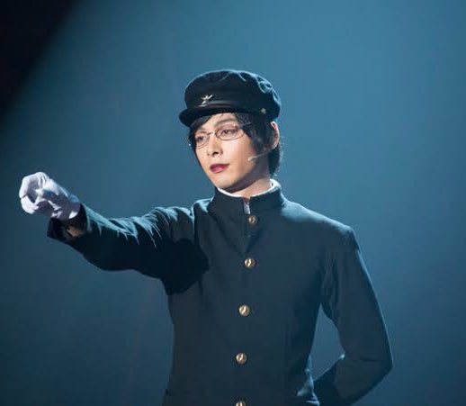 †  真つ赤な口紅を常に塗つてる男性はやはり素敵💄  そして