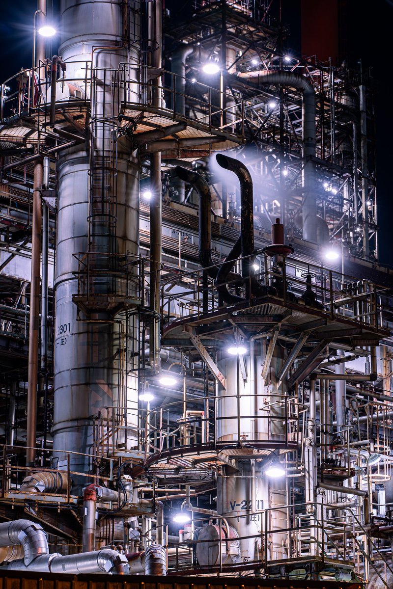 ゲームの舞台にしか見えない四日市の工場群 