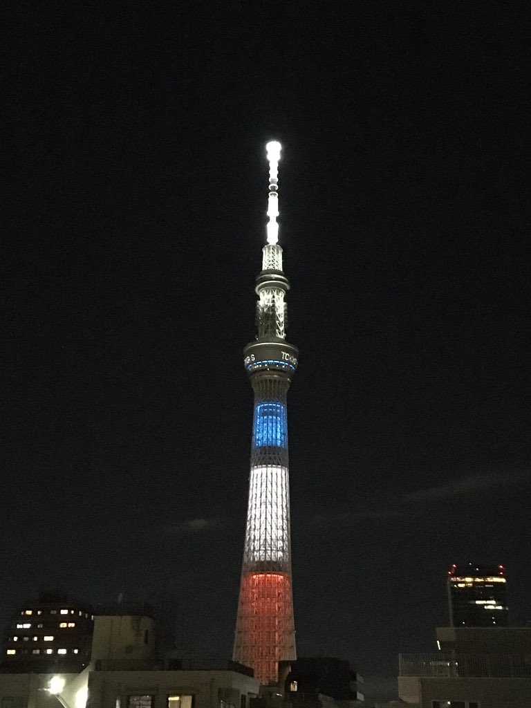 スカイツリーがフランスカラーになってる