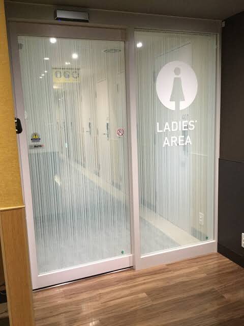 個室ネカフェのツイート流れてきたけど、個人的に愛用してるネトマルっていうカードキー式女性限定エリア有の完全個室ネカフェが6時間1500円ぐらいで池袋と難波にあるので宿無しの女オタクはこっちに行って