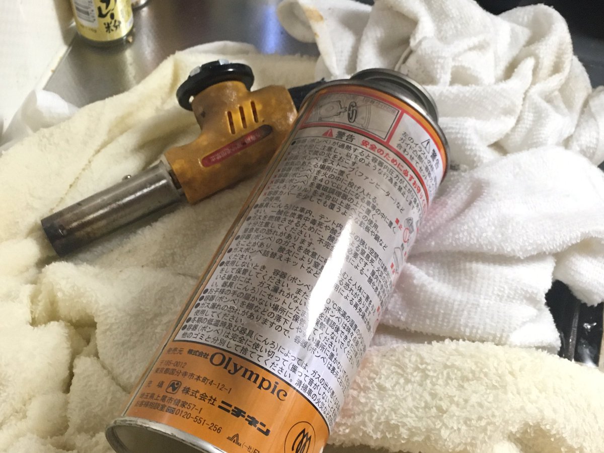 怖かった…危うく火事になるところやった…  ダイソーのトーチを使おうとしたら、ガスが漏れて大炎上