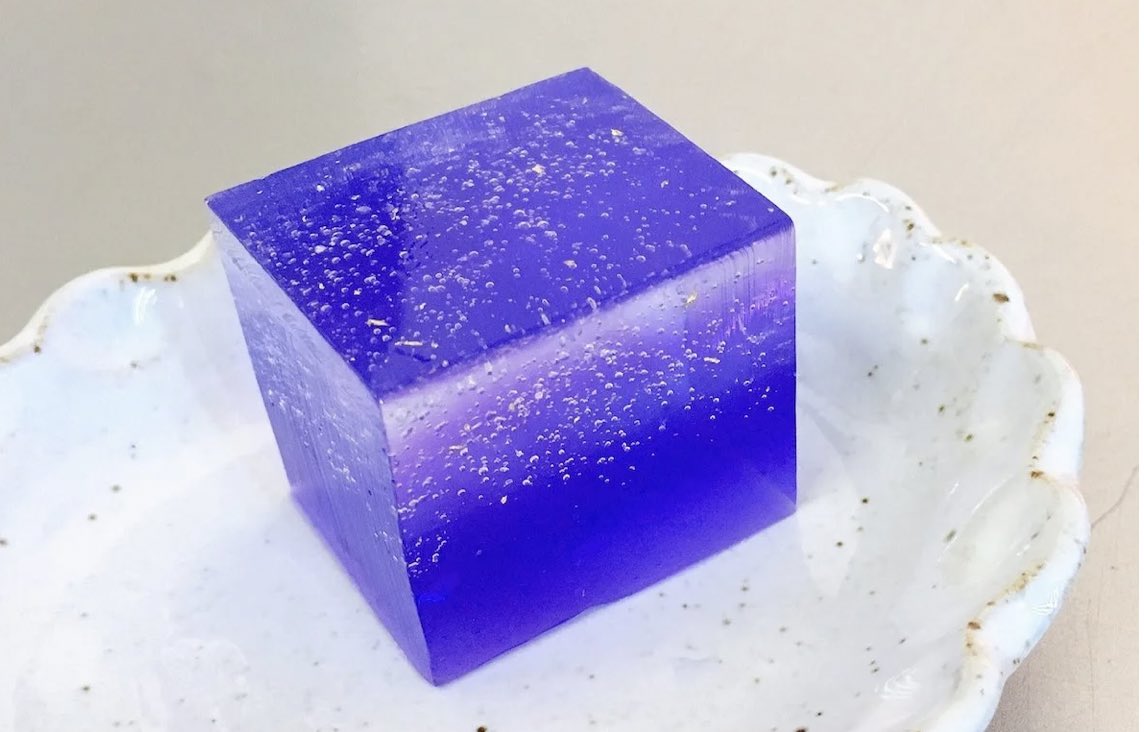 山形にある「星降る夜に」っていう和菓子が半端なく美しいからぜひ食べてほしい 