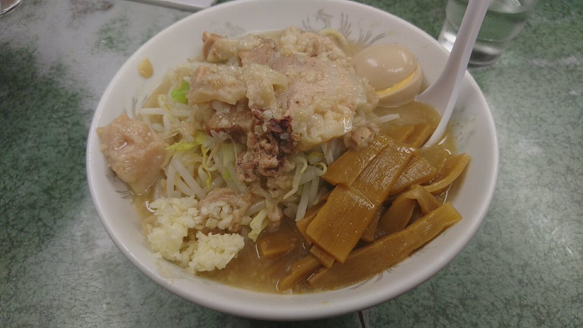 ラーメン二郎新宿小滝橋通り店 小ラーメンニンニクアブラ(塊)+自家製メンマ+味付玉子