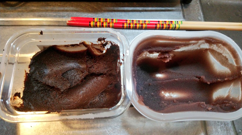 名古屋の一般的な家庭でみそ汁を作ろうとしたときに起こりうる事故を示唆する図です