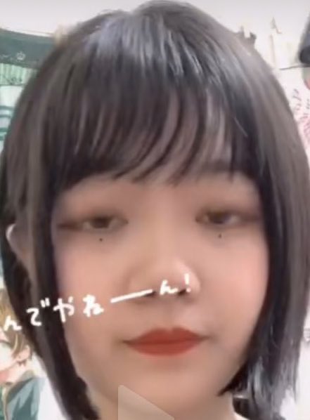 コロナでライブ中止になったのに ヲタクの格好で会場に行くバカ女 くだらない事で外に出るな 浦島坂田船さんのイメージ下がるわ あと、うらうさぎさん嫌われすぎ 