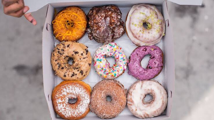 ダニー・トレホのドーナツ屋が日本に上陸すればきっとタピオカドリンク以上の大ブームが巻き起こり、原宿や表参道でマチェーテ片手に闊歩する女子たちが溢れかえることでしょう 