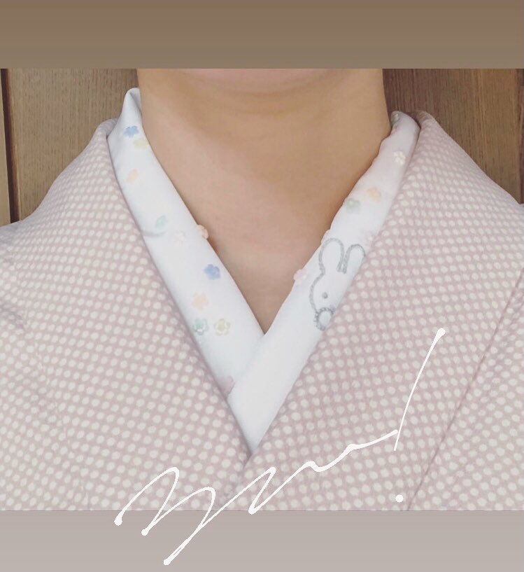 そういえばミッフィーが着物の襟からチラッ………て見てくる半襟作った 