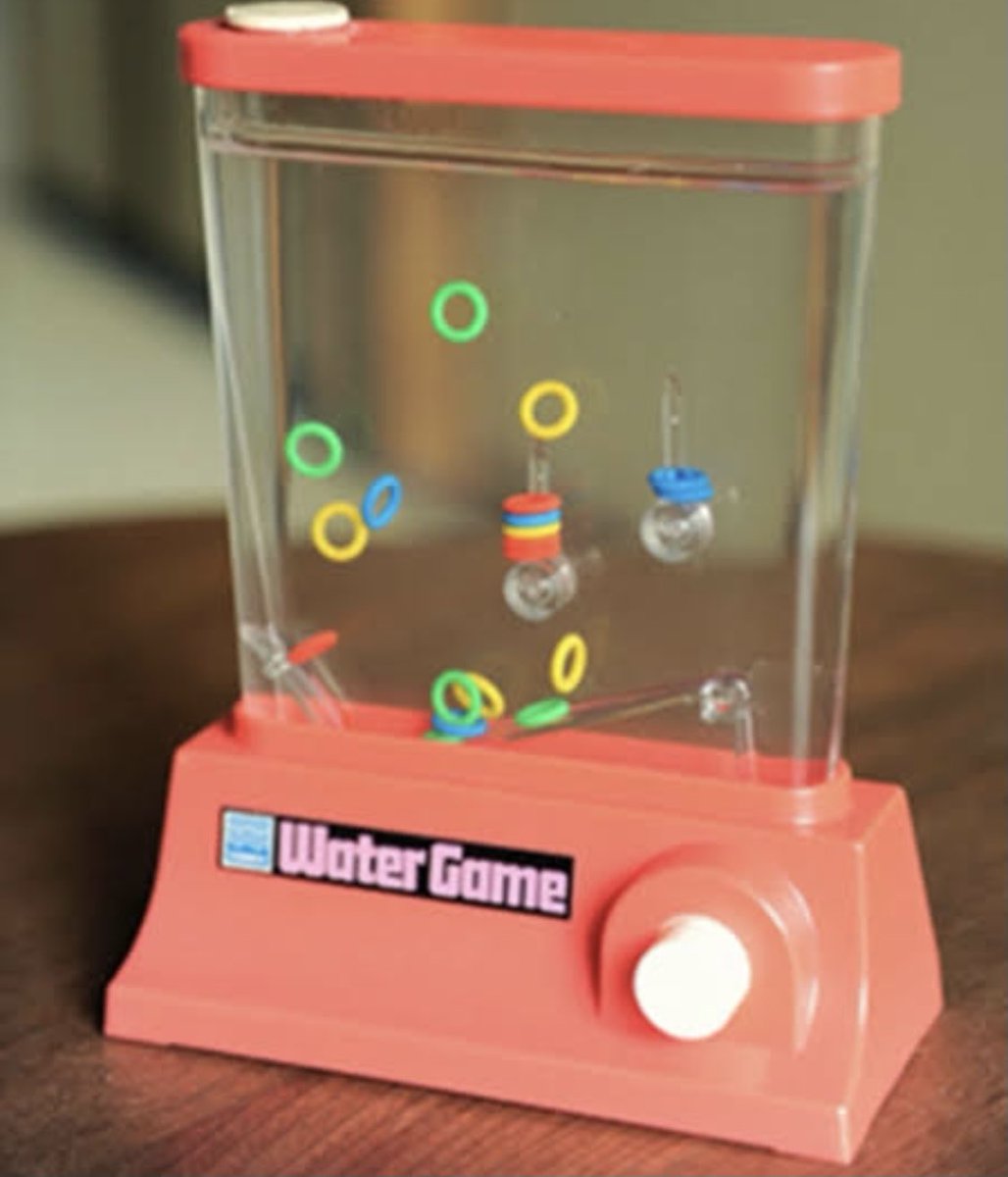 これ実家にあった懐かしい… ただただ水中で 棒に輪っか入れるだけのゲーム  #平成生まれに懐かしいおもちゃクイズ 