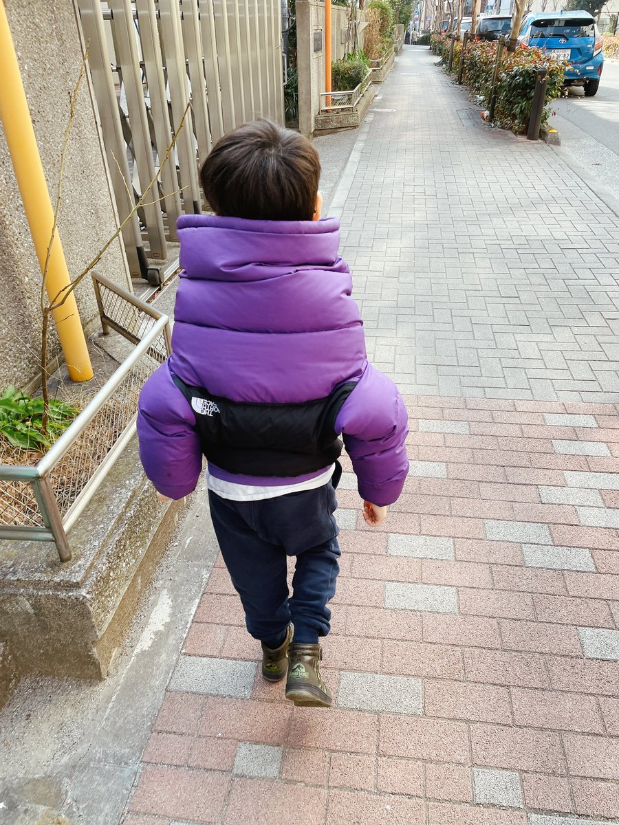 最先端なうちの息子のダウンの着方みて。 