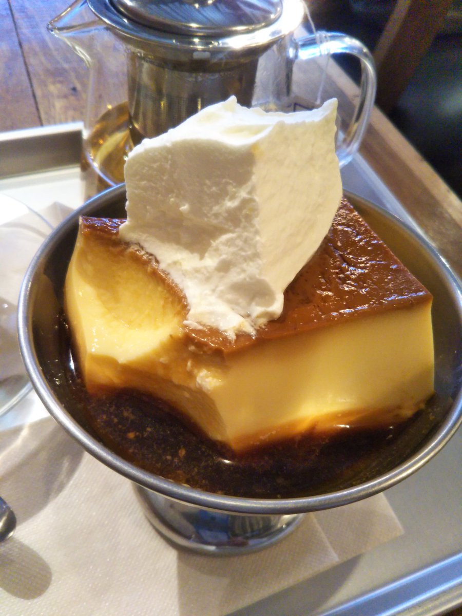 御徒町駅の高架下に去年出来たばかりのegg baby cafeです