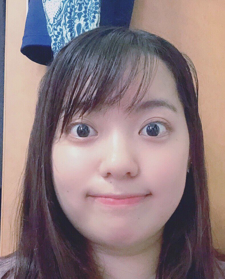 猫に似てるって人に私が多分一番似てると思う でもこう見るとあんまり似てないように見えるのは私だけ