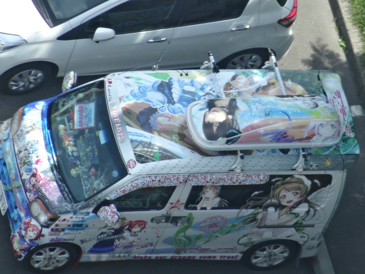 アニメの絵が書いてある車は小学生の教育上悪‼️  もう通るな❗と苦情受けた‼️  教育上どんな影響あるのか誰か教えてください 