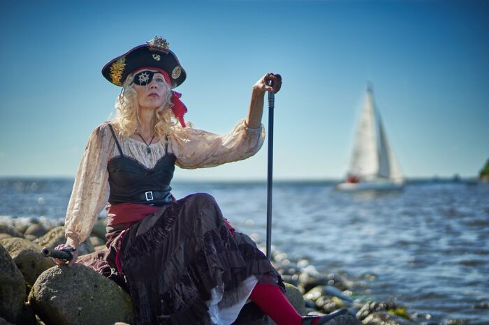 衣装も小道具も全て自作で、フリマや中古品店で材料を探すとのこと