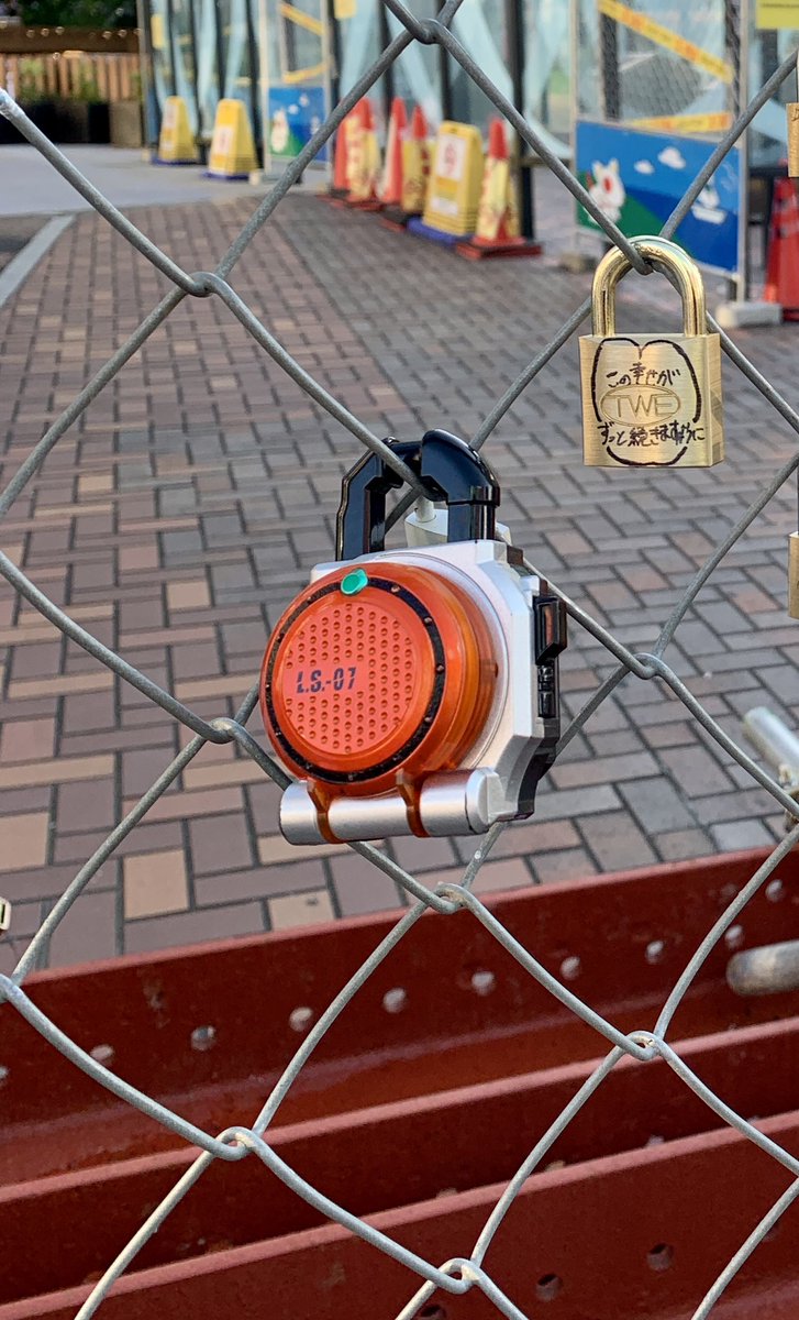 様子を見に行ったら仮面ライダー来てた 