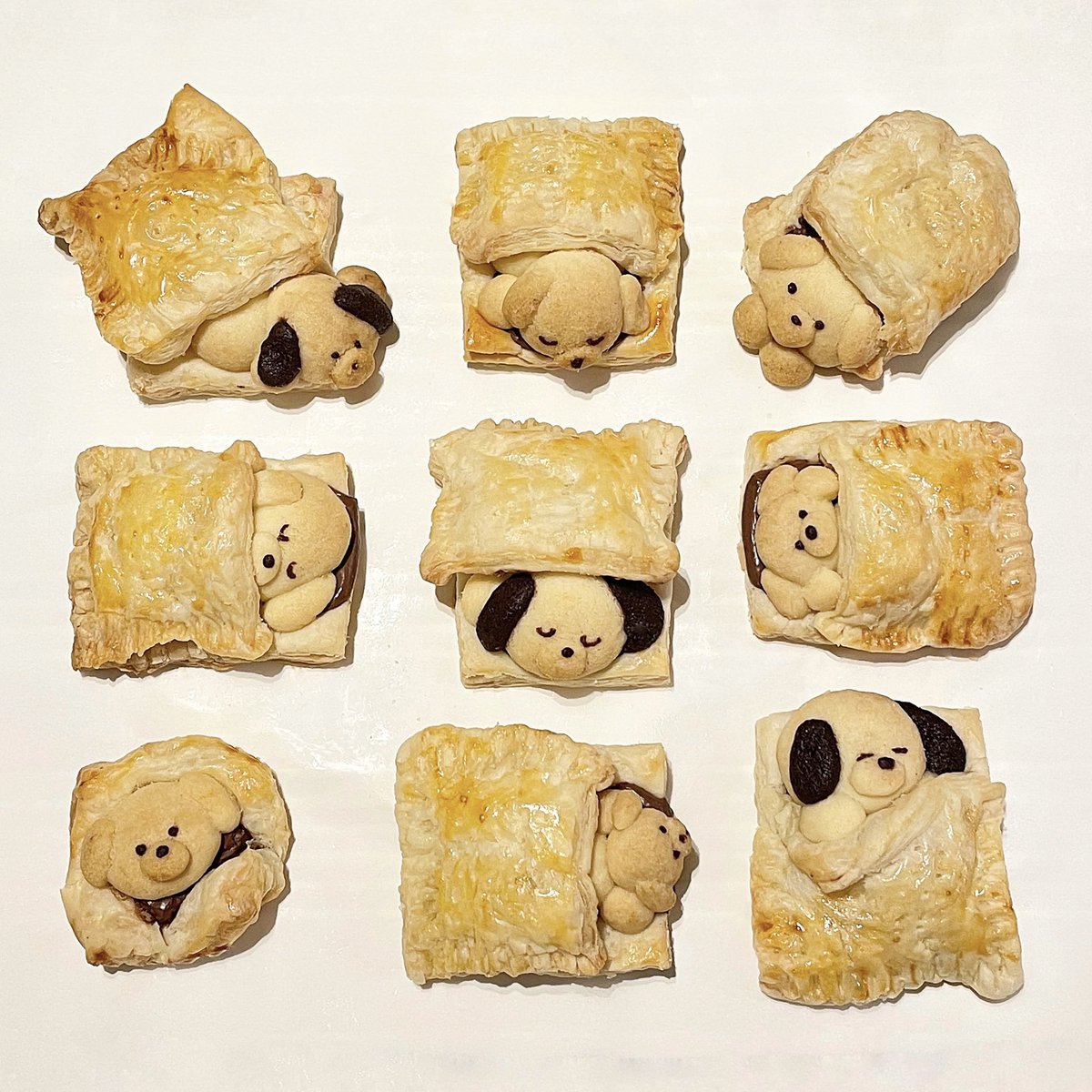 パイ生地のお布団に包まる おいぬクッキー 𝘰𝘪𝘯𝘶 𝘤𝘰𝘰𝘬𝘪𝘦 𝘸𝘳𝘢𝘱𝘱𝘦𝘥 𝘪𝘯 𝘱𝘶𝘧𝘧 𝘱𝘢𝘴𝘵𝘳𝘺 𝘥𝘶𝘷𝘦𝘵 