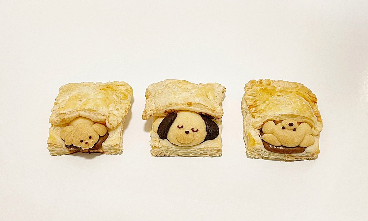 パイ生地のお布団に包まる おいぬクッキー 𝘰𝘪𝘯𝘶 𝘤𝘰𝘰𝘬𝘪𝘦 𝘸𝘳𝘢𝘱𝘱𝘦𝘥 𝘪𝘯 𝘱𝘶𝘧𝘧 𝘱𝘢𝘴𝘵𝘳𝘺 𝘥𝘶𝘷𝘦𝘵 