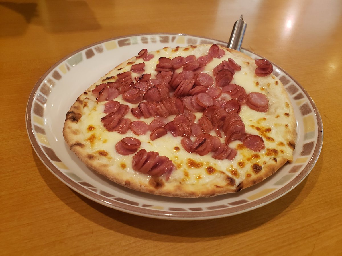 サイゼリヤの新メニュー、シェフのやけくそピザ 