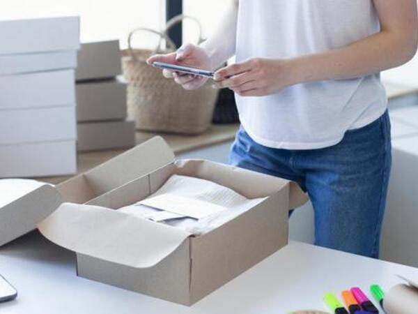 <大量募集> スマートフォン関連商品のピッキングや伝票貼り@二又新町【時給1,400円/週4日~】(TLGs07二又新町AG00315)