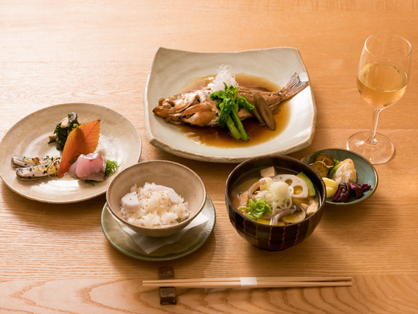 海辺の食事処で提供するカジュアルな和食の
調理補助・下ごしらえをするお仕事です。