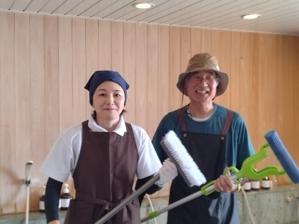 【パート・アルバイト/大浴場・客室の清掃】★勤務時間11:00～14:00（1日3時間）×週５日の勤務 ★未経験者歓迎　★WワークOK　★日曜日時給100円アップ　★接客なしのお仕事