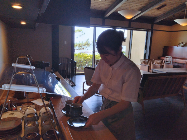 朝食後にはラウンジ珈琲をひとつづつ
落ち着いた雰囲気のレストランです。