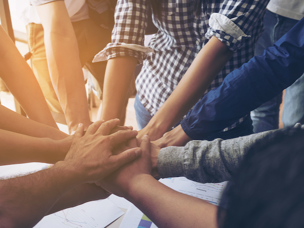 【経験者募集】射出成型オペレーター/日勤/完全週休2日制/土日祝休/年間120日休/シニア層も活躍中