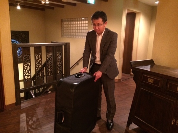 施設内での衣装の運搬