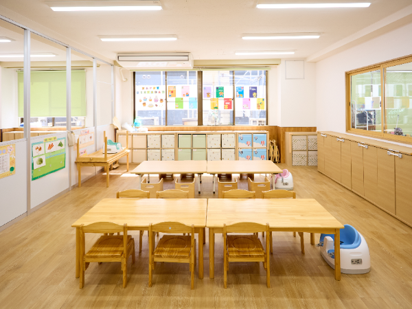 フラットで意見を言いやすい環境です。
休憩時間もキッチリ1時間取れますよ！