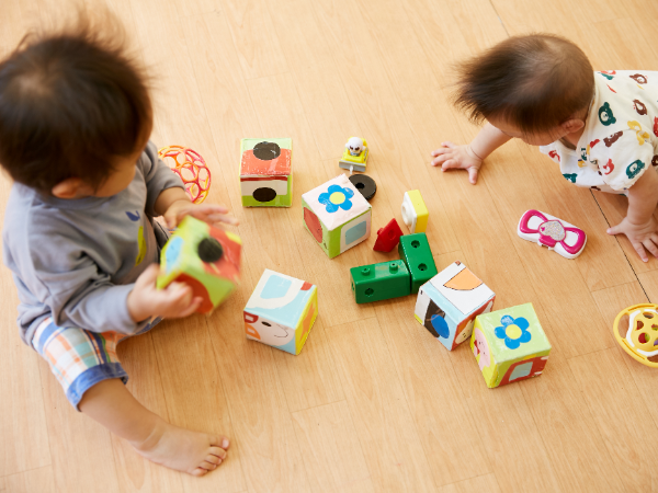働きやすい小規模認可保育園です🍼
0-2歳の園児と毎日楽しく過ごせます。