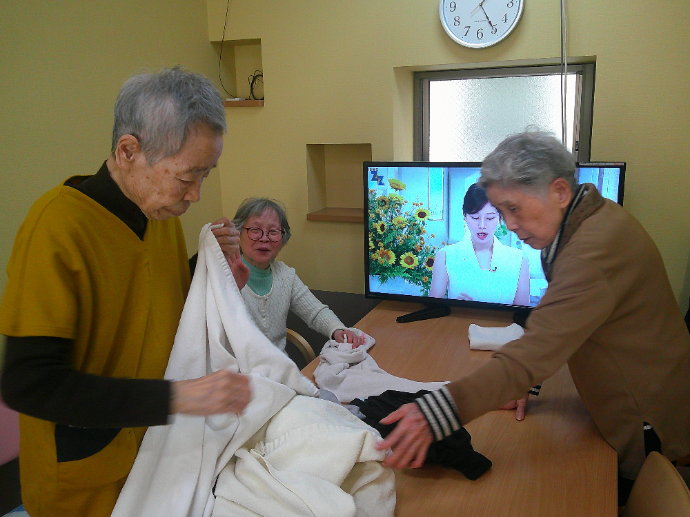 【ナチュラル林寺】洗濯物を畳むひとときが、生きがいにつながる