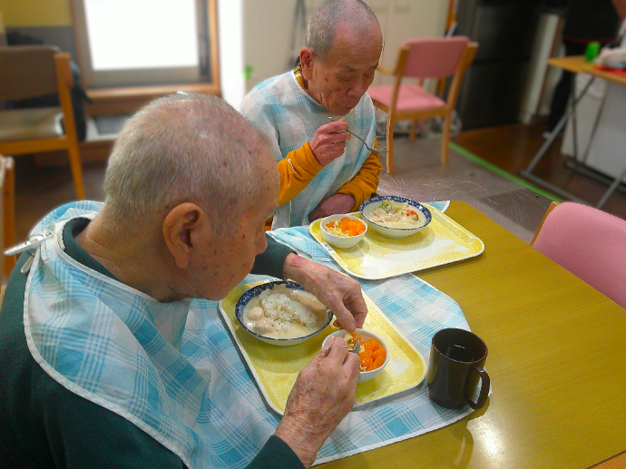 【ナチュラル林寺】温かいシチューが大好評🍚
